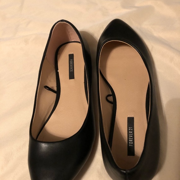 FOREVER 21  Pointed Toe Flats size 5.5 - Picture 3 of 5